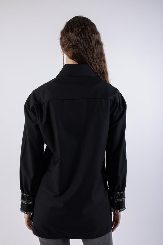 قميص بحاشية غير متماثلة ميتاليك مزخرف/قميص مطروح معدني غير متماثل