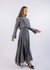 توب قصير بتفاصيل كريستالية ونقشة ناعمة