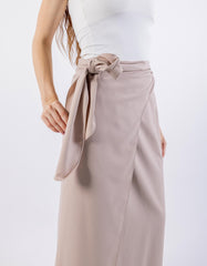 Overlap Knot Solid Maxi Skirt\ ةرونت يسكام ةداس ميمصتب ةطبر دقع لخادتم