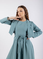 جاكيت قصير بتفصيلة ياقة