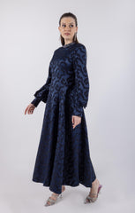 فستان ماكسي بقصة A وخامة جاكار مزينة