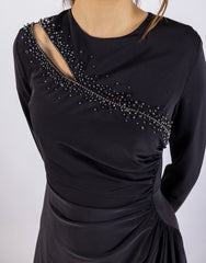 فستان ماكسي بفتحة غير متماثلة وتفاصيل خرز