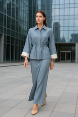 بنطلون واسع بتفصيلة لف أمامية