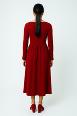 فستان شتوي بياقة V وأكمام طويلة بقماش يشبه الكاشمير