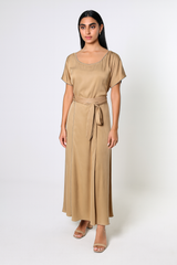 تنورة ماكسي شبه ملفوفة مزينة بجهتين مع رباط خصر