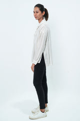 قميص مخطط مزين بحاشية عالية منخفضة