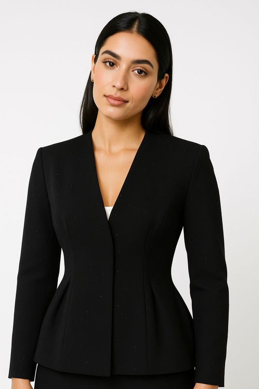 جاكيت أنيق بتفاصيل براقة