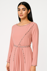 فستان سهرة مطرّز أنيق