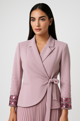 فستان ماكسي بليسيه مع جاكيت بتصميم بليزر مطرّز