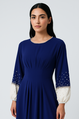 فستان ماكسي أنيق بأكمام مزينة بالكريستال