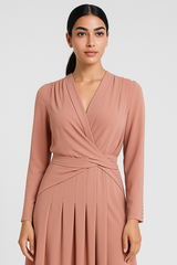 فستان طويل مطوي مع تفاصيل التواء الخصر – تصميم أنيق بطول كامل