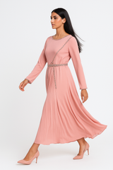 فستان سهرة مطرّز أنيق