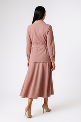 بلوزة بستايل لف مع تفصيلة إبزيم