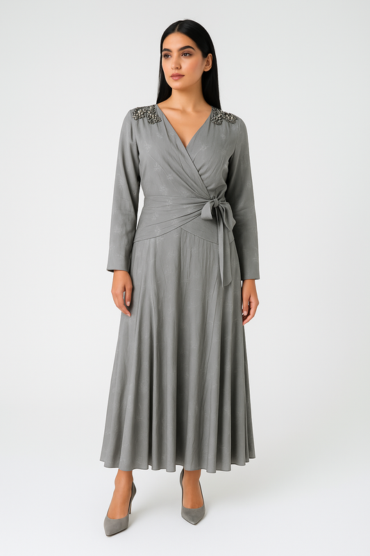 تنورة ميدي واسعة بخصر عالٍ