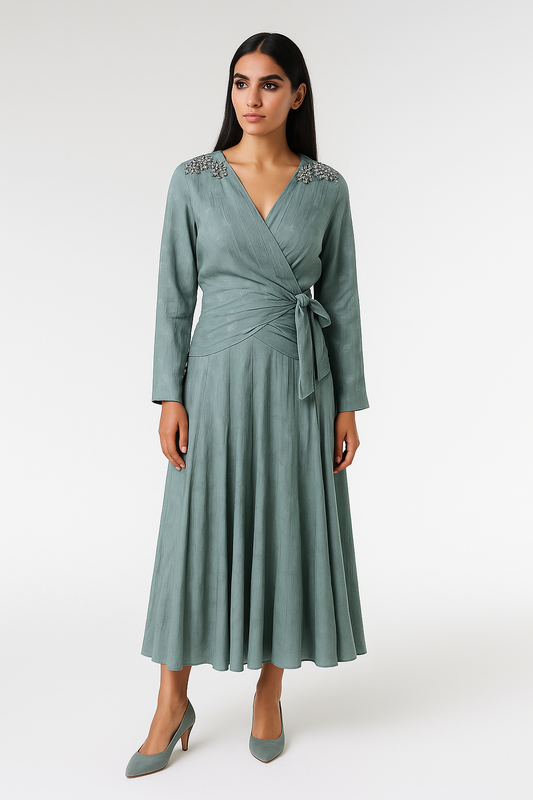 تنورة ميدي واسعة بخصر عالٍ