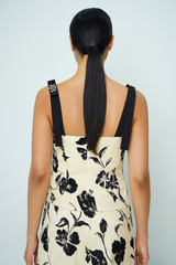 بلوزة بطبعة زهور بأشرطة مزينة