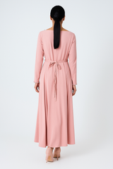 فستان سهرة مطرّز أنيق