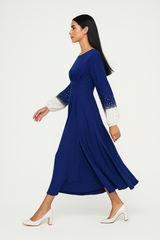 فستان ماكسي أنيق بأكمام مزينة بالكريستال