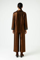 قميص بلمسة معدنية بقَصّة مريحة