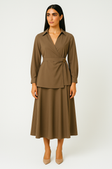 بلوزة بستايل لف مع تفصيلة إبزيم