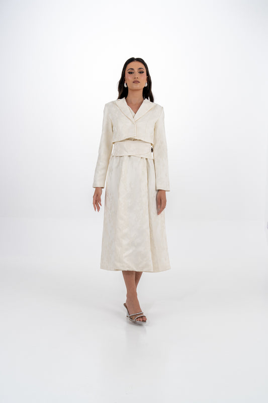 جاكيت كروب من قماش بروكيد بنقشة زهور وياقة كلاسيكية