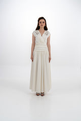 فستان ماكسي بأكمام قصيرة مطرزة وخصر مكشكش