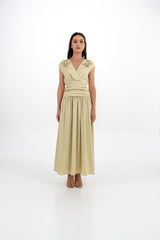 فستان ماكسي بأكمام قصيرة مطرزة وخصر مكشكش