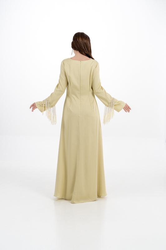 فستان ماكسي بأكمام مزينة بالأحجار