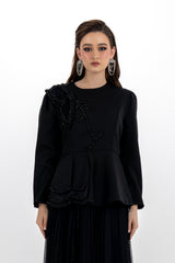 طقم جاكيت مطرّز وتنورة تول أنيقة