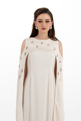 فستان رسمي بطبقة كاب مزينة