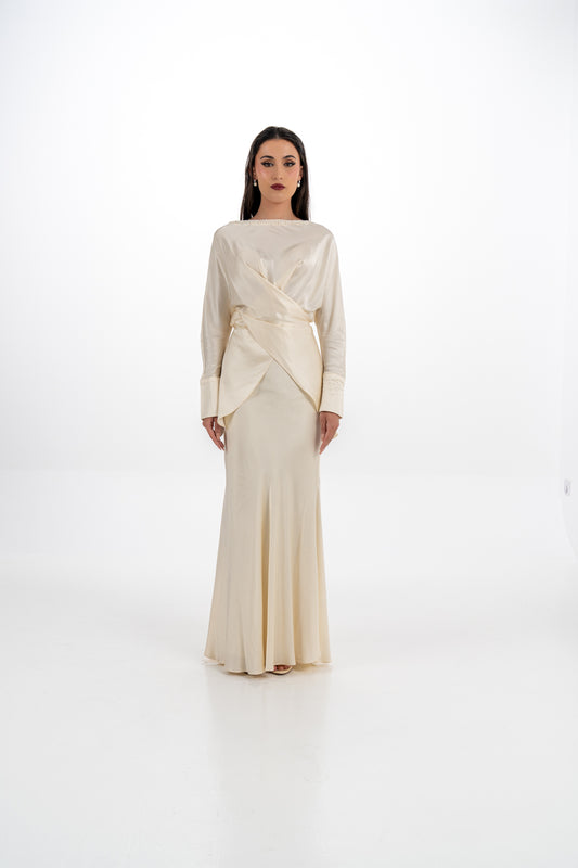 بلوزة ساتان بلفّة وتطريز كريستالي