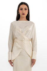 بلوزة ساتان بلفّة وتطريز كريستالي