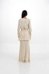 بلوزة ساتان بلفّة وتطريز كريستالي