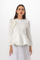 طقم جاكيت مطرّز وتنورة تول أنيقة