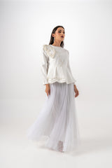 طقم جاكيت مطرّز وتنورة تول أنيقة