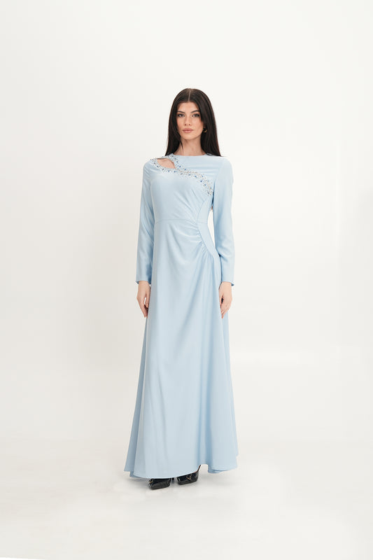 فستان ماكسي بفتحة غير متماثلة وتفاصيل خرز