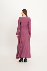 فستان ماكسي بفتحة غير متماثلة وتفاصيل خرز