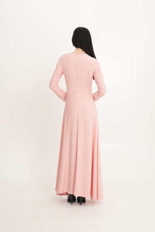 فستان ماكسي بفتحة غير متماثلة وتفاصيل خرز