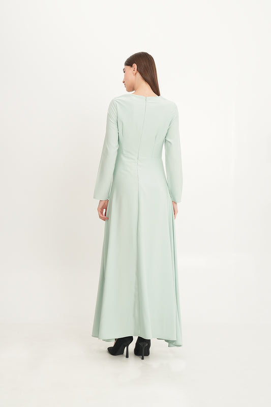 فستان ماكسي بفتحة غير متماثلة وتفاصيل خرز