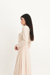 فستان ماكسي بفتحة غير متماثلة وتفاصيل خرز