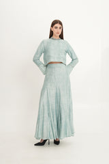 توب قصير بتفاصيل كريستالية ونقشة ناعمة