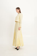 توب قصير بتفاصيل كريستالية ونقشة ناعمة