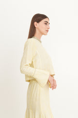 توب قصير بتفاصيل كريستالية ونقشة ناعمة