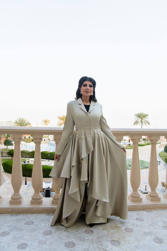 بليزر طويل بتصميم غير متماثل مزين بالكريستال – مجموعة العيد ورمضان