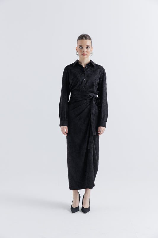 تنورة ملفوفة بنسيج فاخر