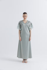 فستان ماكسي بأكمام فلوتر مزينة