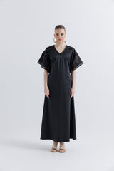 فستان ماكسي بأكمام فلوتر مزينة