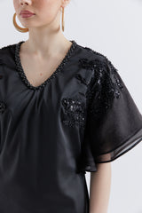 فستان ماكسي بأكمام فلوتر مزينة