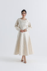 فستان بروكاد واسع بتصميم أنيق ومزين بالفصوص