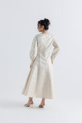 فستان بروكاد واسع بتصميم أنيق ومزين بالفصوص